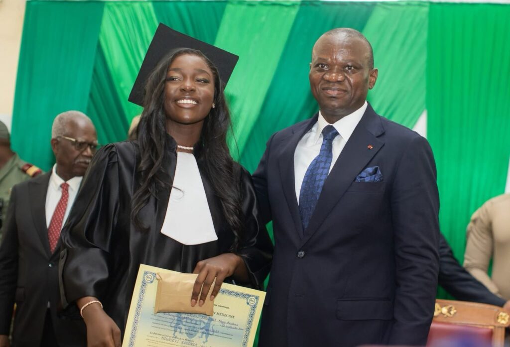 Un modèle d'excellence en médecine Negg Bertana Mounievi Kouonga : Major de la 43ème promotion de l'USS -