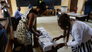 Présidentielle au Gabon: les bureaux de vote ont ouvert leurs portes pour les 920 000 électeurs