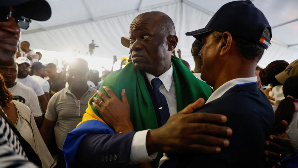 Présidentielle au Gabon: scènes de liesse après la victoire d’Oligui Nguema, ses opposants dénoncent des irrégularités