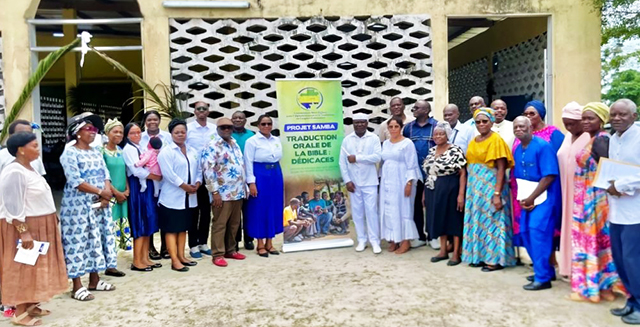 Patrimoine linguistique : l’Évangile de Luc traduit en langue Benga | Gabonreview.com | Actualité du Gabon |