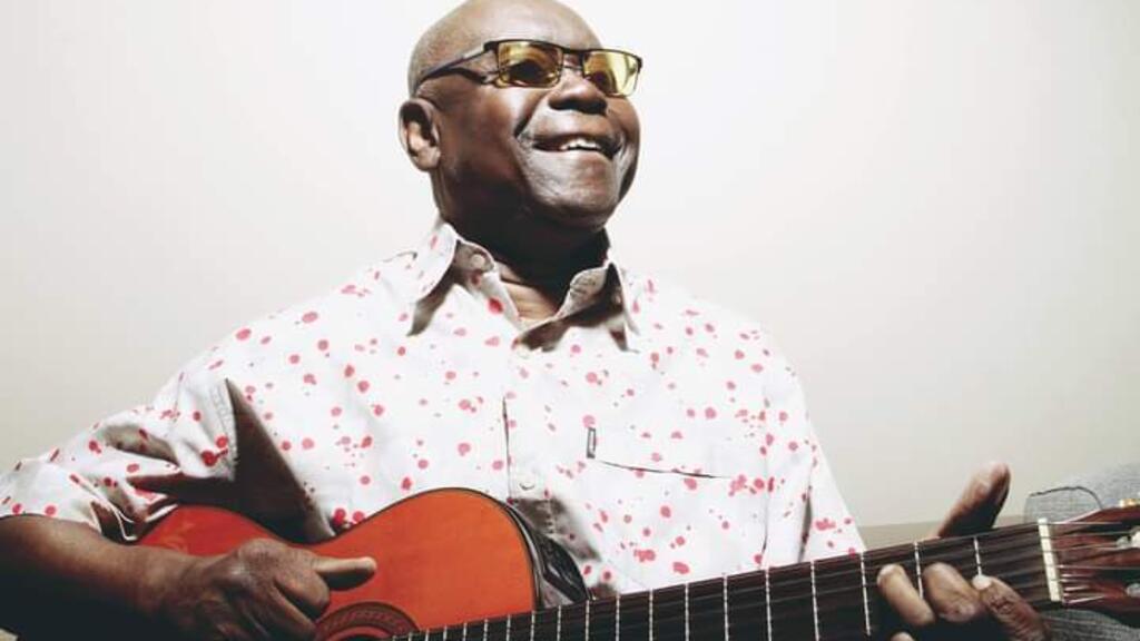 Couleurs tropicales - Pierre Akendengue en concert pour la première fois en Côte-d'Ivoire le 25 février