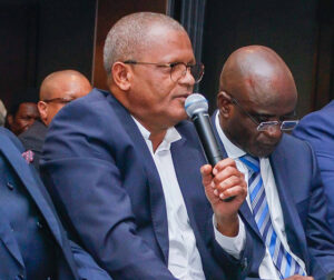 Passage de relai à la FEG : Henri-Claude Oyima cède son fauteuil à Alain-Claude Kouakoua | Gabonreview.com | Actualité du Gabon |
