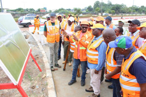 Inspection des chantiers routiers : Dans l’Estuaire, «la route avance», mais les attentes restent élevées | Gabonreview.com | Actualité du Gabon |