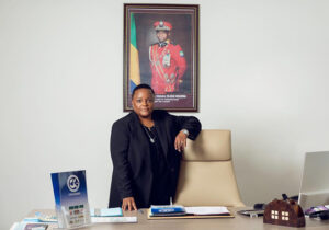 Talons aiguilles et fauteuil de cuir : Isabelle Essonghé, l’audace du renouveau patronal | Gabonreview.com | Actualité du Gabon |