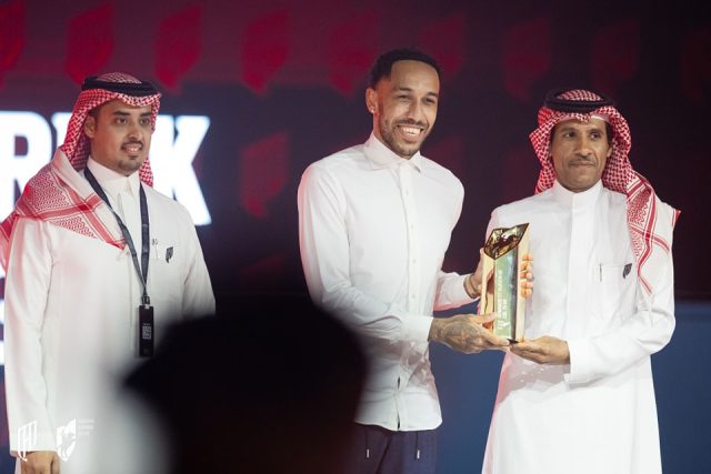 Football : Aubameyang honoré aux Alqadsiah Awards pour son engagement communautaire | Gabonreview.com | Actualité du Gabon |