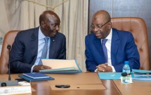 Gabon : Les autorités songent (encore) à réduire le train de vie de l’État | Gabonreview.com | Actualité du Gabon |