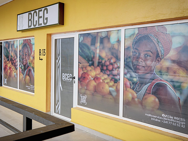 Transformation numérique et inclusion financière : la BCEG mise sur B Cash pour bancariser l’économie informelle | Gabonreview.com | Actualité du Gabon |