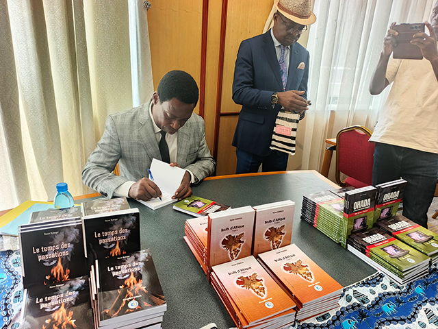 Littérature : Hasse Nziengui relance le débat sur le «changementisme» | Gabonreview.com | Actualité du Gabon |