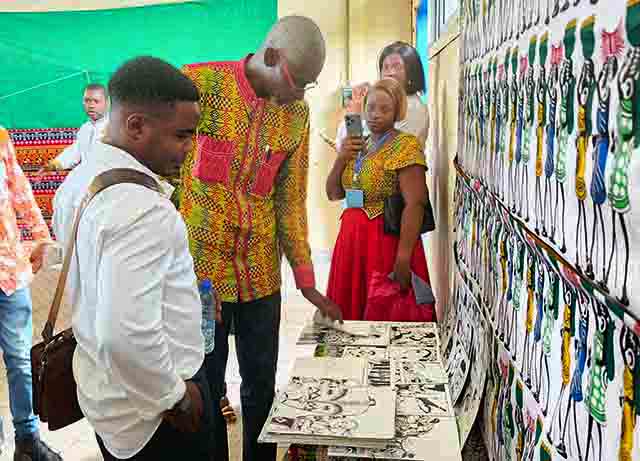 Les Gabonitudes de Lybek à l’Université : quand la BD devient miroir de société | Gabonreview.com | Actualité du Gabon |