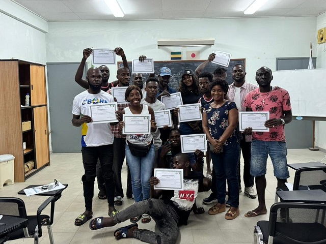 Clean Fish : de la débrouille à la gestion professionnelle des jeunes écailleurs de Lambaréné | Gabonreview.com | Actualité du Gabon |