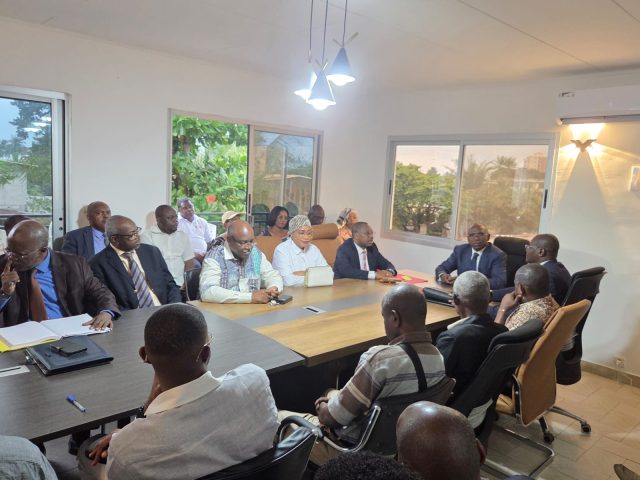Réagir : Fusion et nouveau siège pour François Ndong Obiang | Gabonreview.com | Actualité du Gabon |