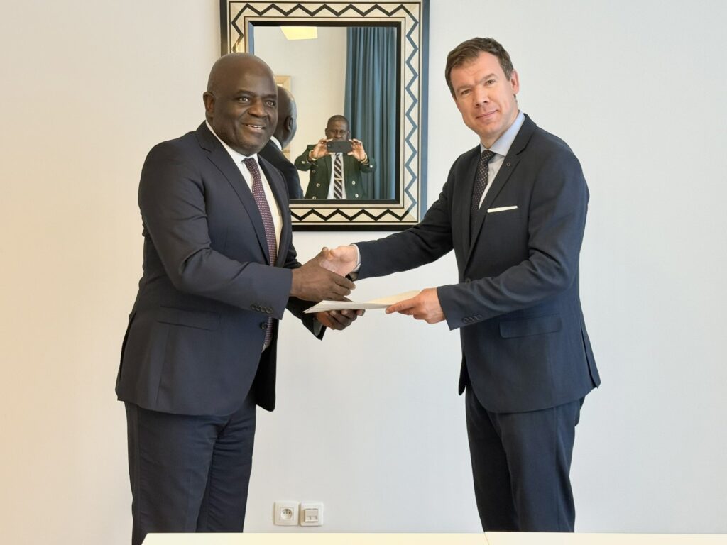 Diplomatie : Régis Immongault bientôt «reconnu» par Ursula Von Der Leyen | Gabonreview.com | Actualité du Gabon |