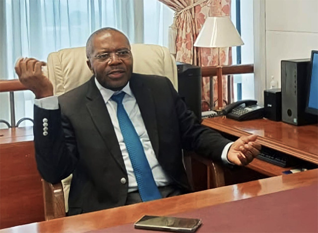 Réagir : Michel Ongoundou Loundah défend la légitimité de son camp | Gabonreview.com | Actualité du Gabon |