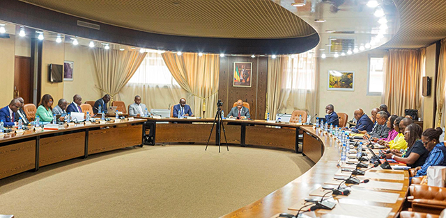 Gouvernement : Barro Chambrier met la pression pour concrétiser la vision présidentielle | Gabonreview.com | Actualité du Gabon |