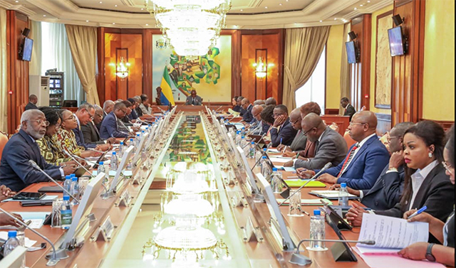 Gabon : le Conseil des ministres sort l’artillerie lourde | Gabonreview.com | Actualité du Gabon |