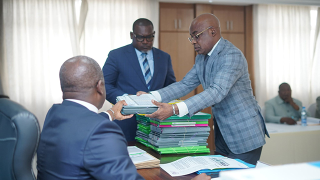 Élections générales 2025 : la CNOCER entame l’examen des candidatures | Gabonreview.com | Actualité du Gabon |