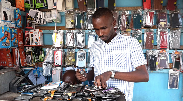 Secteur informel : la nationalisation de certains métiers ravive un débat vieux de 34 ans | Gabonreview.com | Actualité du Gabon |