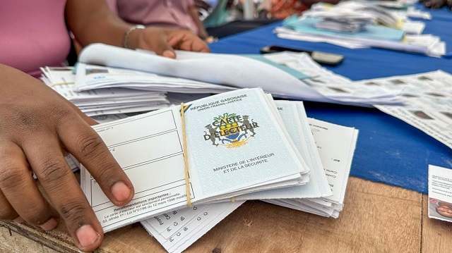 Élections 2025 : lancement de la distribution des cartes d’électeurs dans les mairies | Gabonreview.com | Actualité du Gabon |