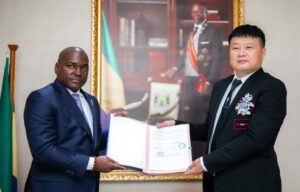 Transport de marchandises par voie fluviale : le Gabon va tester les radeaux flottants | Gabonreview.com | Actualité du Gabon |