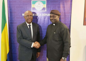 Paix et cohésion : la Médiature et l’aumônerie militaire main dans la main | Gabonreview.com | Actualité du Gabon |