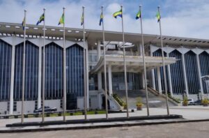 Soupçons de magouille financière au Sénat de la Transition : où est passé l’argent des agents ? | Gabonreview.com | Actualité du Gabon |