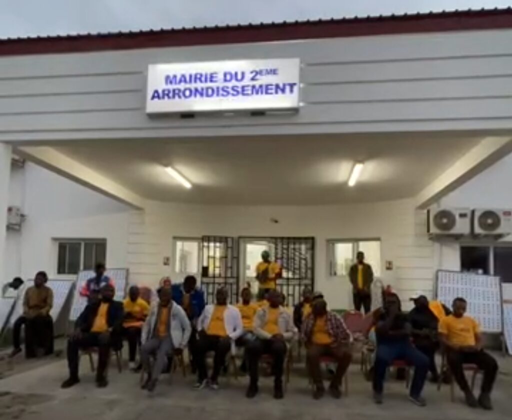 Lambaréné : Le FDS s’invite dans un bâtiment qu’«Ali Bongo avait laissé brûler» | Gabonreview.com | Actualité du Gabon |