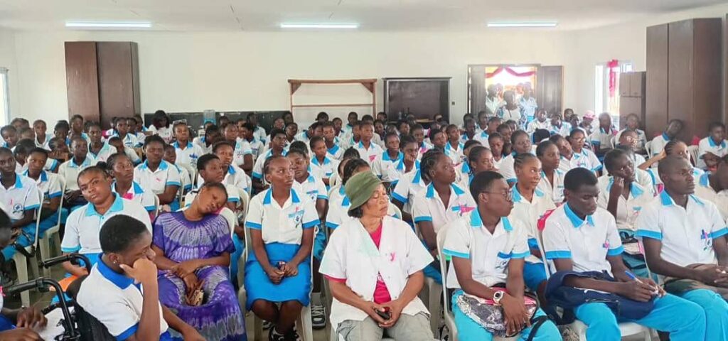 POG / Octobre rose : La sensibilisation touche les Lycées de Bac aviation et Ntiwini Igana -