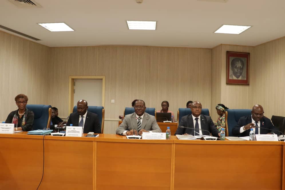Gabon : les auditions pour la première Loi de finances de la 5e République sont en cours | Gabonreview.com | Actualité du Gabon |