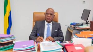 Louetsi Bibaka : Nzengué Mayila ou le retour d’un sage au cœur de la scène politique | Gabonreview.com | Actualité du Gabon |