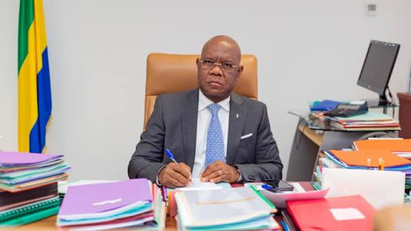 Louetsi Bibaka : Nzengué Mayila ou le retour d’un sage au cœur de la scène politique | Gabonreview.com | Actualité du Gabon |