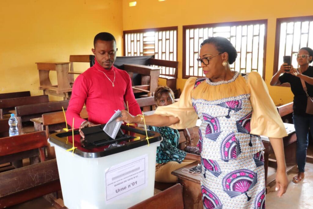 Sénatoriales 2025 : les Grands électeurs étaient aux urnes | Gabonreview.com | Actualité du Gabon |