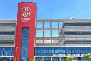 Hôpital Jeanne Ebori : Des médecins bénévoles au chevet des enfants -