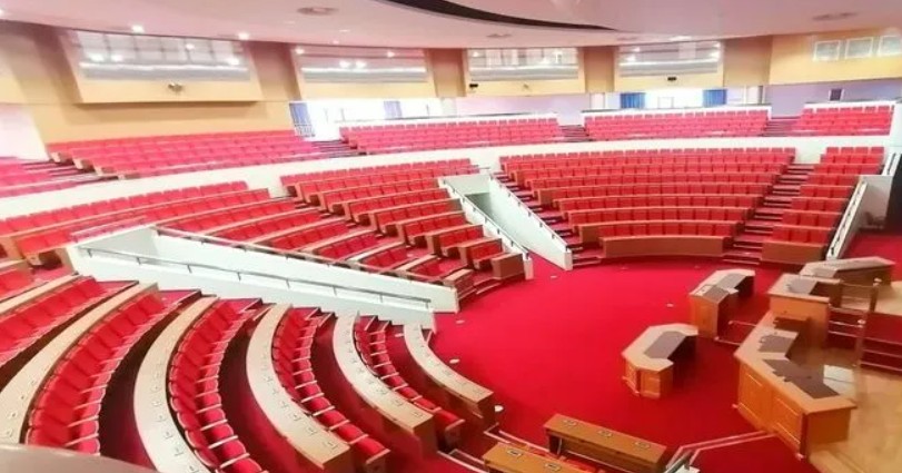 Assemblée nationale : à peine arrivés, les députés déjà en vacances jusqu'en mars 2026 | Gabonreview.com | Actualité du Gabon |