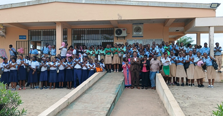 Port-Gentil : le lycée technique, l’École de commerce et Charles Lwanga en rose pour combattre les cancers féminins -