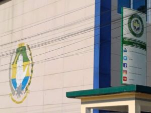 Libreville : le 6e adjoint au maire exclu de son parti | Gabonreview.com | Actualité du Gabon |