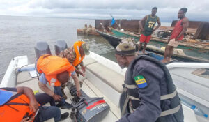 Saisie de 23 moteurs hors-bord par l’ANPN : les pêcheurs gabonais en crise avant les fêtes  | Gabonreview.com | Actualité du Gabon |