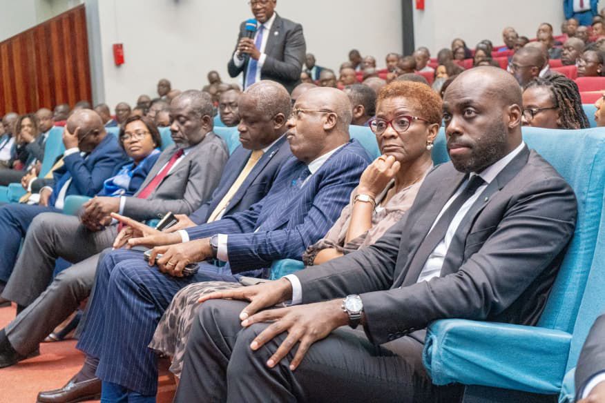 Intérim : un collège ministériel attentif et mobilisé autour de la nouvelle méthodologie d’action | Gabonreview.com | Actualité du Gabon |