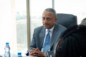 Dix milliards, un sénateur et le B2 : anatomie d’une arrestation dans la zone grise institutionnelle | Gabonreview.com | Actualité du Gabon |