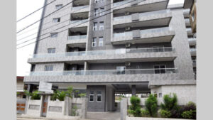 Squats, vétusté, irrégularités : le patrimoine immobilier de l’État s’effondre dans l’Estuaire | Gabonreview.com | Actualité du Gabon |