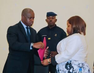 Crise à l’Éducation : les travaux de la commission interministérielle tripartite sont lancés | Gabonreview.com | Actualité du Gabon |