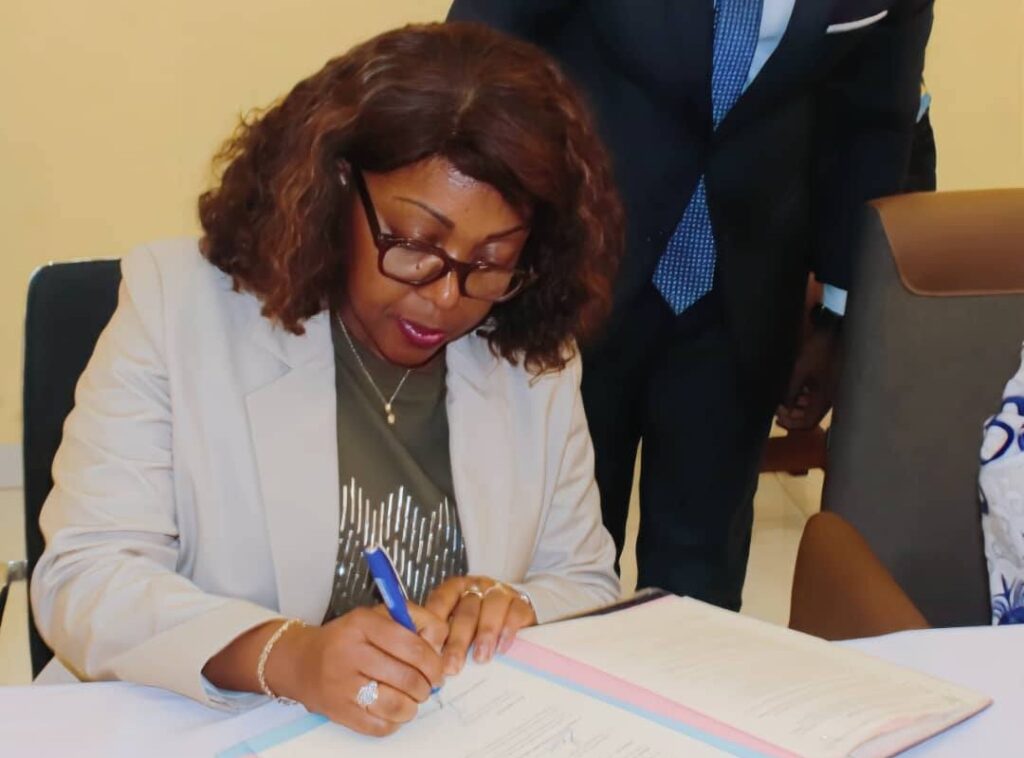 Crise à l’Éducation : «Nous allons  régulariser toutes les situations», annonce Laurence Ndong | Gabonreview.com | Actualité du Gabon |