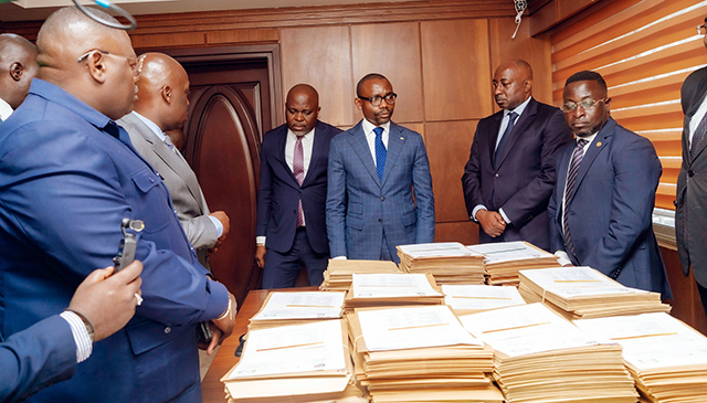 Foncier : 5 224 décisions de cession remises, le Gabon accélère l’accès des citoyens à la propriété | Gabonreview.com | Actualité du Gabon |